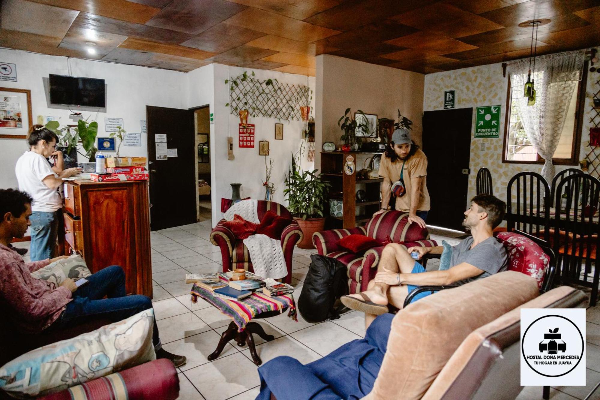 Hostal Dona Mercedes Juayúa Eksteriør billede